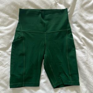 Lululemon Align 8” shorts with pockets. Everglade green colour. Size 4.